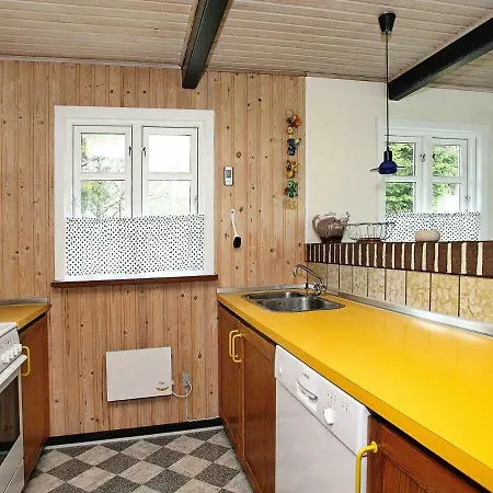 Three-bedroom Holiday In 25 הלס